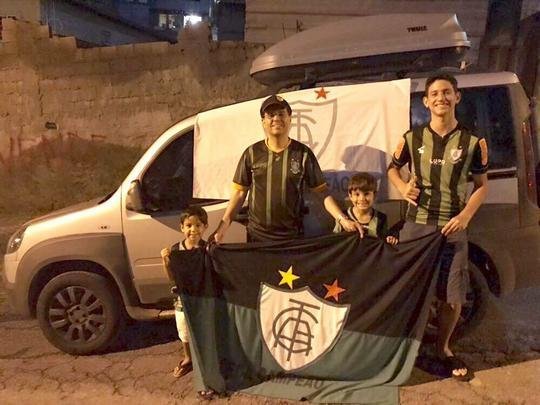 Igor Frana Garcia rodou 1.600km, de Cuiab a BH, com os trs filhos e um amigo para dar fora ao Amrica em deciso