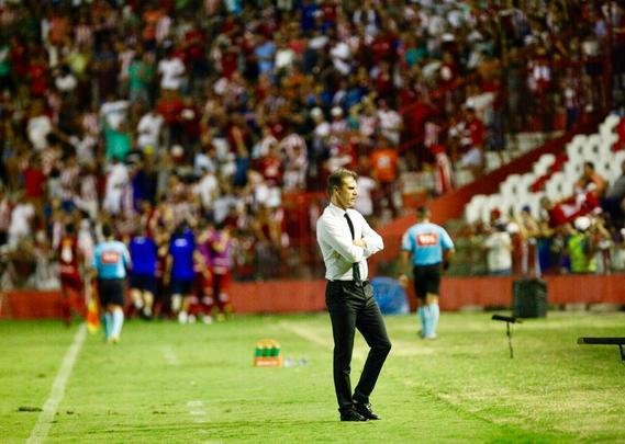Equipes fizeram Clssico das Emoes vlido pela ltima rodada da primeira fase da competio no Estdio dos Aflitos. 