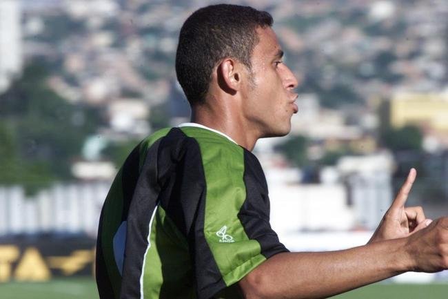 Fred em ao contra o Ipatinga, pela quinta rodada do Campeonato Mineiro de 2003