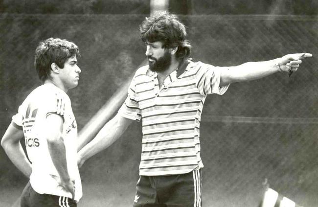 O técnico uruguaio Walter Oliveira foi campeão mineiro pelo Atlético em 1985