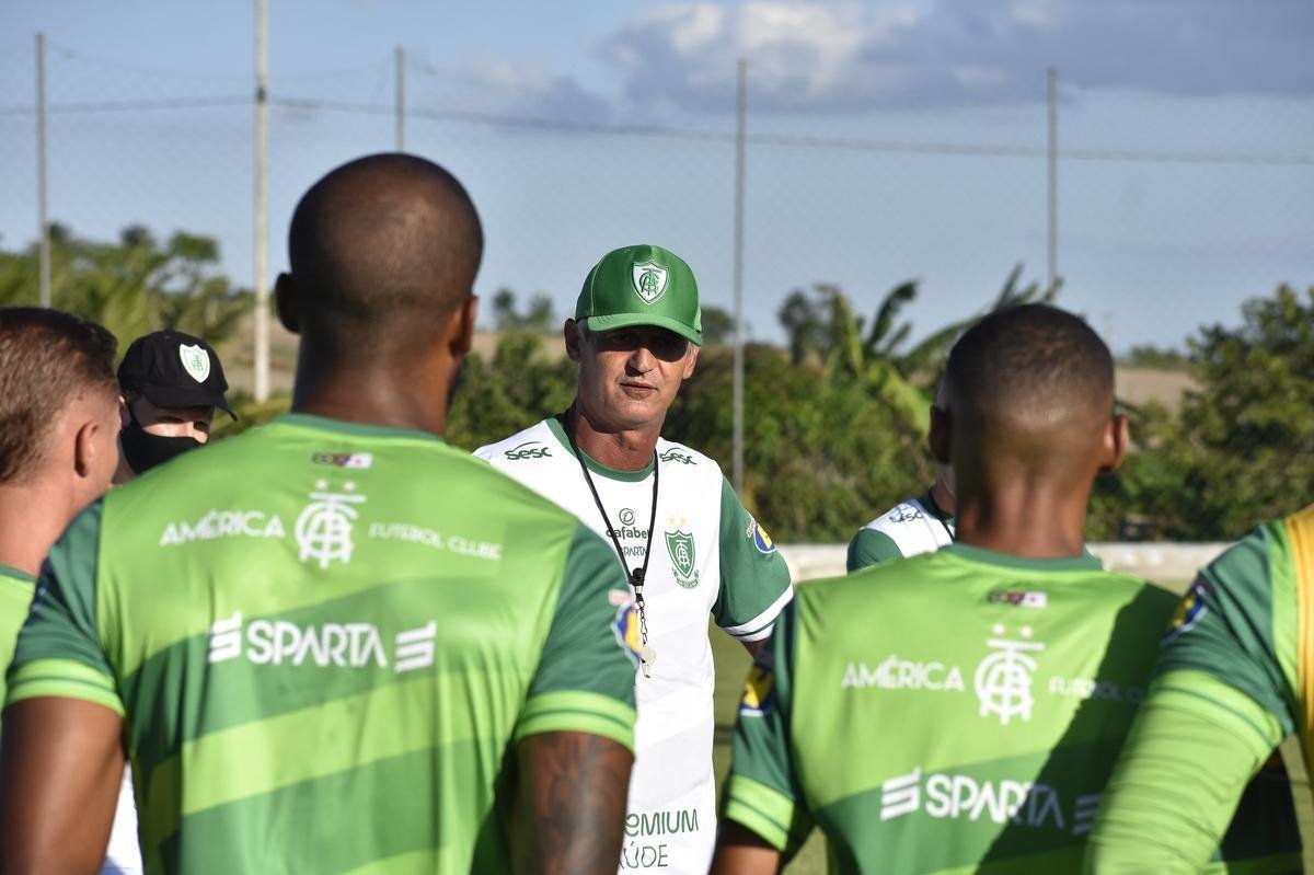 Nesta semana, o Amrica treinou em Campina Grande, na Paraba. As atividades comandadas pelo tcnico Lisca visaram o confronto contra o Treze-PB, pela primeira fase da Copa do Brasil. A partida ser realizada nesta quinta-feira (18), s 16h, no Estdio Presidente Vargas, tambm em Campina Grande.