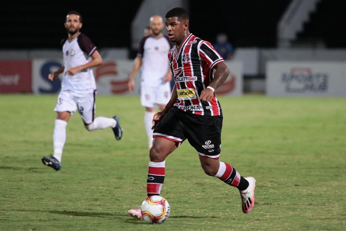 No Arruda, Jacuipense saiu na frente, com Railan. Mayco Félix, com dois gols, virou para o Santa. Os dois gols de Dinei, viraram novamente o placar, mas, nos minutos finais, Toty empatou para o Tricolor.