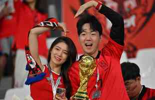 Torcedores de Coreia do Sul e Portugal no jogo vlido pela ltima rodada do Grupo H da Copa do Mundo 
