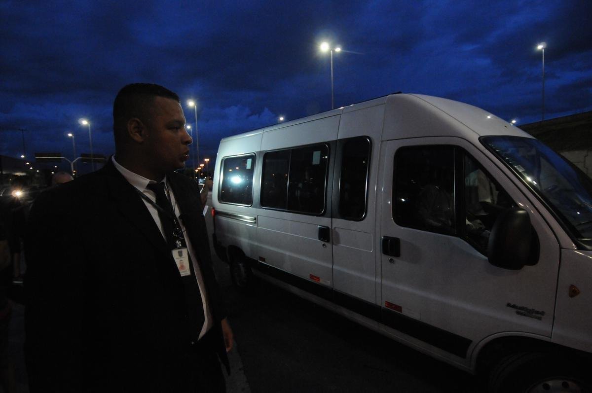 Arana foi recepcionado por torcedores do Atltico no Aeroporto de Confins