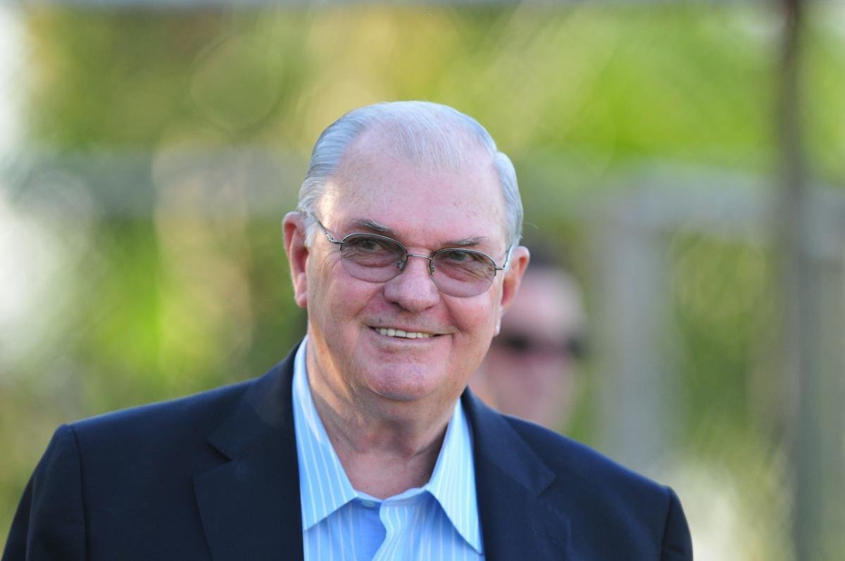 Gilvan de Pinho Tavares (2012-17) - presidente do Cruzeiro por seis anos, foi responsvel por colocar o clube novamente no caminho dos ttulos. Sob seu comando, a Raposa venceu o Brasileiro duas vezes seguidas (2013 e 2014), alm da Copa do Brasil (2017). De perfil turro, no entanto, centralizou poderes, impediu modernizaes importantes e deixou dvidas milionrias ao encerrar o segundo mandato. Alm disso, foi responsvel por indicar Wagner Pires de S, o pior presidente da histria do clube e responsvel pelo rebaixamento  Srie B do Campeonato Brasileiro.