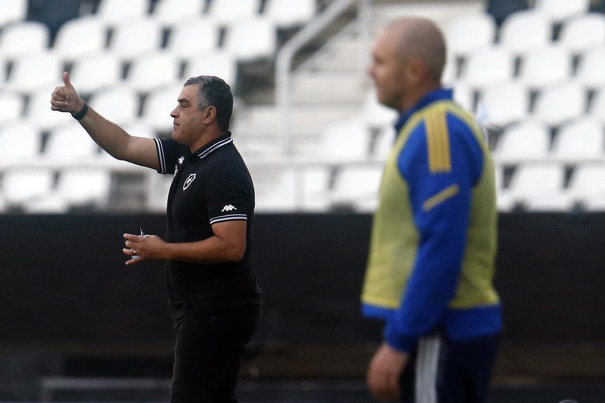 No Engenho, Botafogo e Cruzeiro empatam por 3 a 3, em duelo pela 11 rodada da Srie B