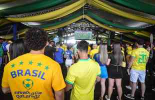 No evento Ginga BH, no bairro Buritis, em Belo Horizonte, torcedores acompanham o jogo entre Brasil e Crocia pelas quartas de final da Copa do Mundo