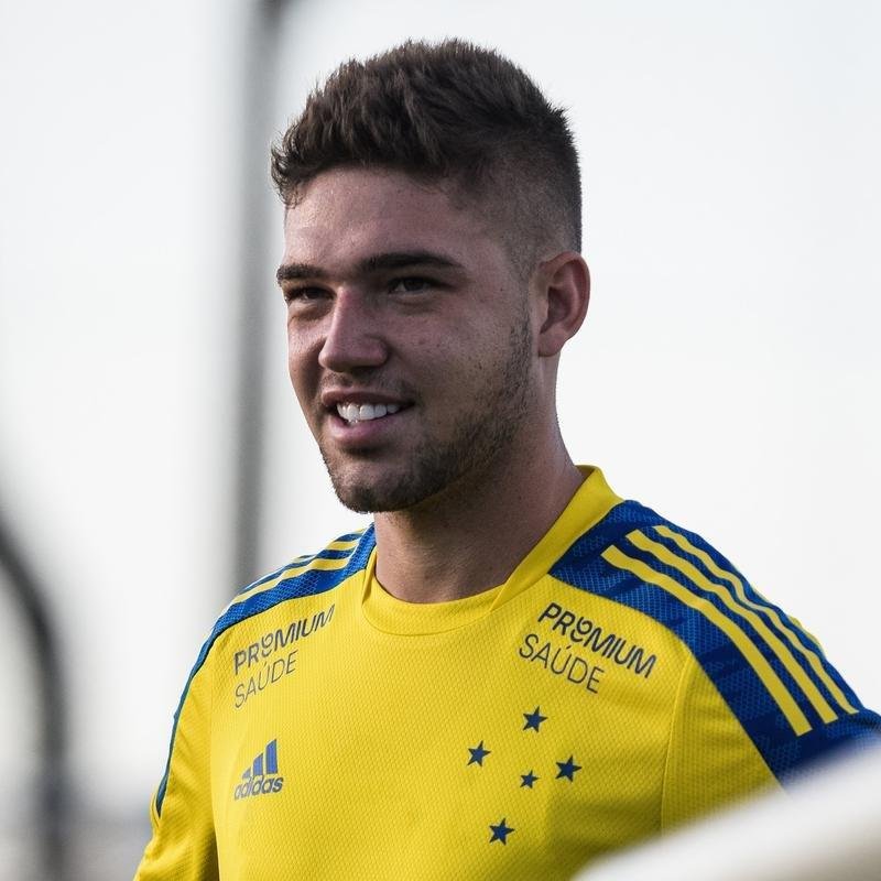 Atacante Guilherme Bissoli realizou primeiro treino com os novos companheiros de Cruzeiro nesta quarta-feira, dia 5 de maio