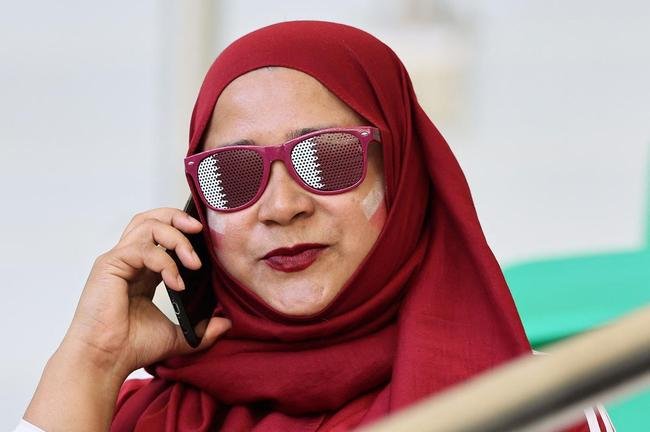 Torcedores de Catar e Senegal nas arquibancadas do Estdio Al Thumama