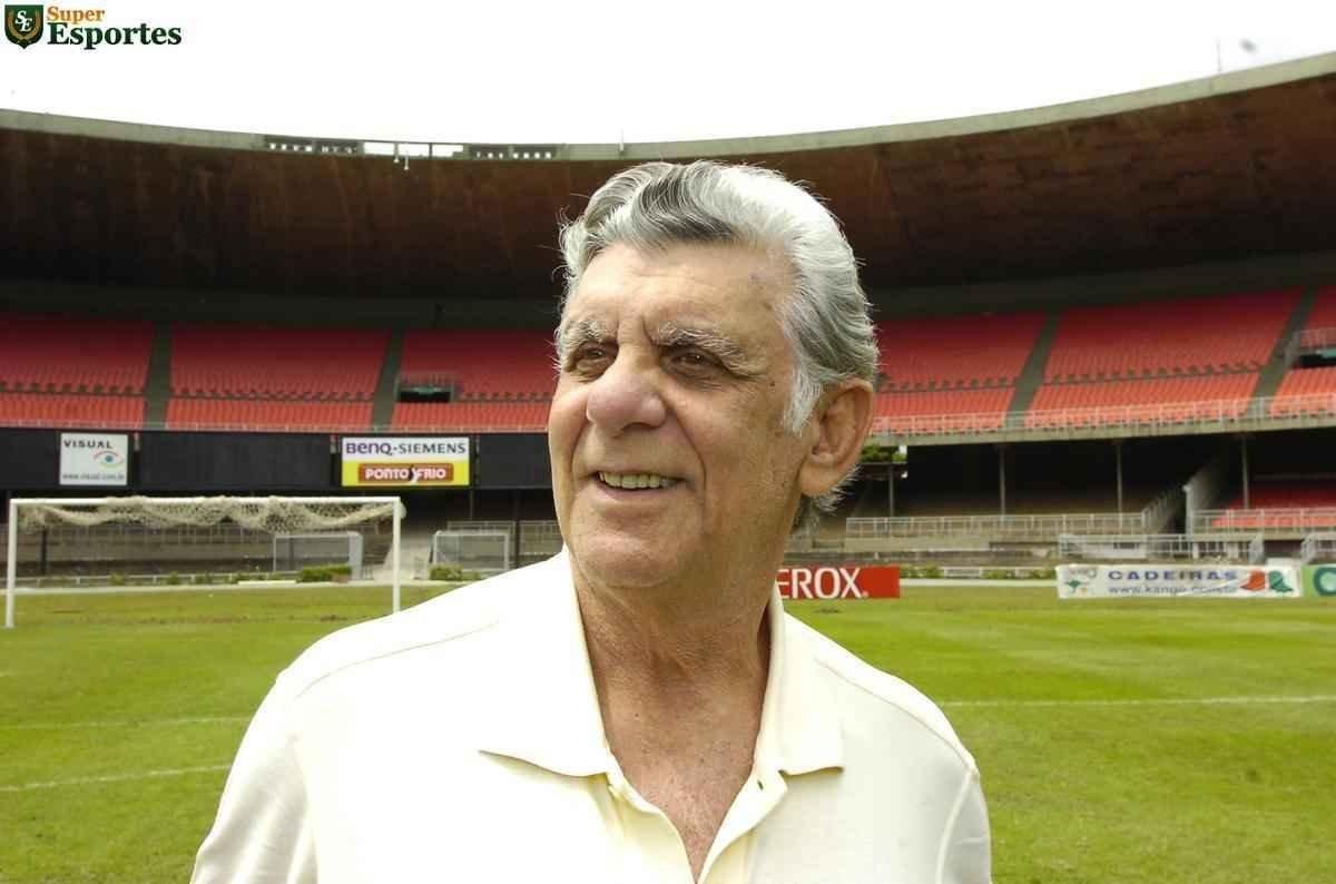 Em 2006, no aniversário de 40 anos do título da Taça Brasil de 1966, reportagem do Estado de Minas e do Superesportes reuniu no Mineirão alguns dos craques do Cruzeiro: Zé Carlos, William (foto), Procópio, Neco, Natal, Dirceu Lopes, Evaldo e Tostão.