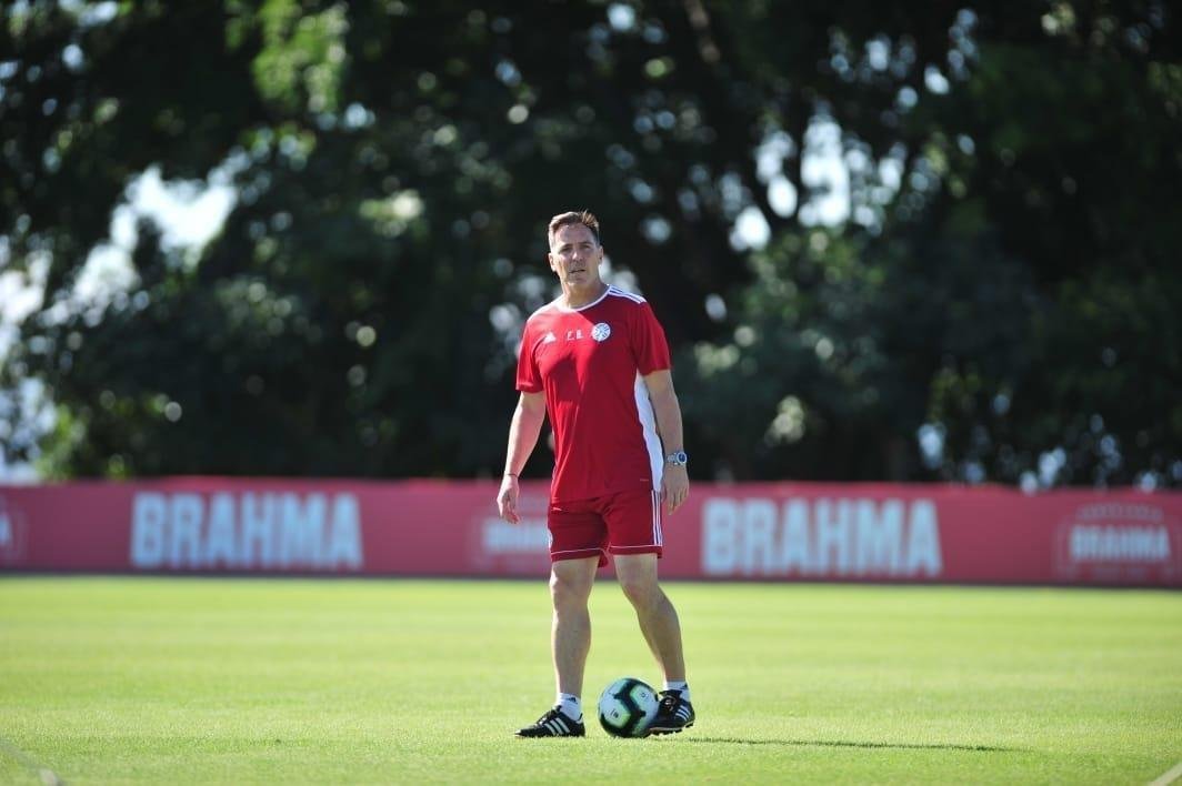 Seleo Paraguaia treina na Toca da Raposa 2