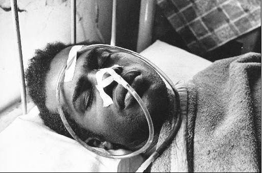 Zagueiro Dito (Flamengo: 1964-1968 / Cruzeiro: 1968-1969). Na foto, o zagueiro em Belo Horizonte logo aps levar cinco tiros do sogro, que no concordava com o namoro da filha.