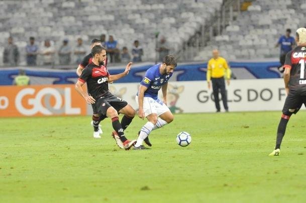 No segundo tempo, Fred marcou duas vezes e ampliou vantagem do Cruzeiro para 3 a 0