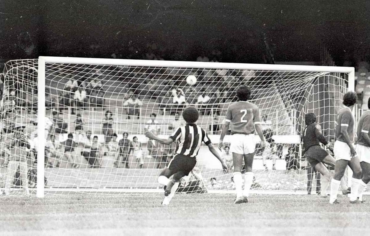 Em 1971, Atltico derrotou Internacional por 3 a 1, no Mineiro, pela fase de classificao do Brasileiro