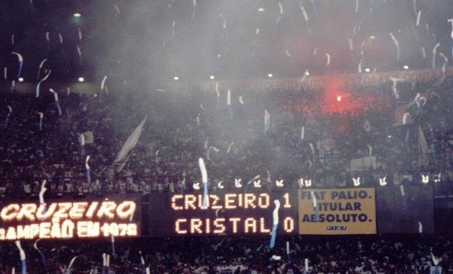 Em 1997, o Cruzeiro conquistou o bi da Copa Libertadores da Amrica. Na deciso, o clube mineiro superou o Sporting Cristal do Peru.