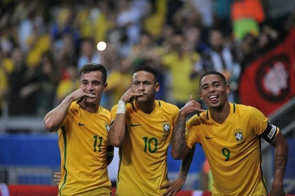Neymar comemora seu gol no clssico diante da Argentina