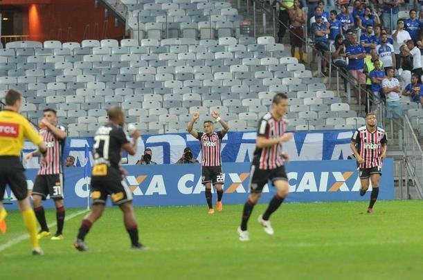 Fotos do jogo entre Cruzeiro e So Paulo