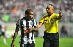 Galo deslanchou no segundo tempo com gols de Fbio Santos, de pnalti, e Vinicius