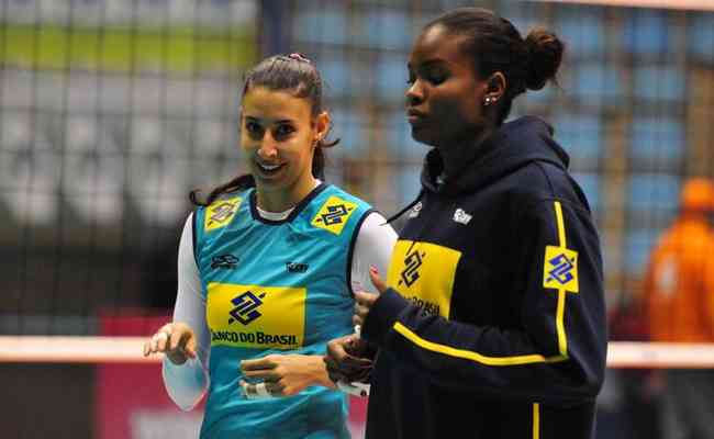 Mineiras Sheilla (e) e Fabiana (d) em 2012, ano em que conquistaram o bicampeonato olmpico de vlei