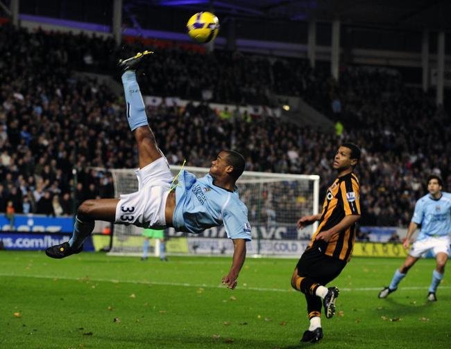 Revelado pelo Cruzeiro, Geovanni tambm passou por
Amrica, Barcelona, da Espanha, Benfica, de Portugal, Manchester City e Hull City, ambos da Inglaterra, SJ Earthquakes, dos Estados Unidos, Vitria e Bragantino