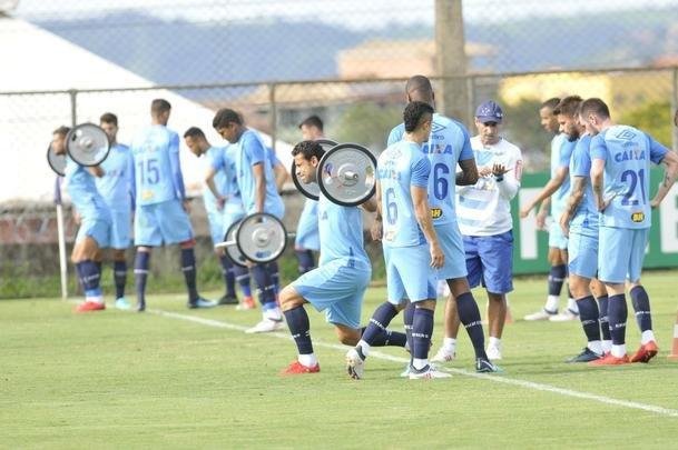 Mano Menezes montou Cruzeiro que deve encarar o Villa Nova no sbado e promoveu trs mudanas em relao ao ltimo jogo: Murilo entrou na vaga de Leo, Egdio no lugar de Marcelo Hermes e Robinho deu lugar a Ariel Cabral