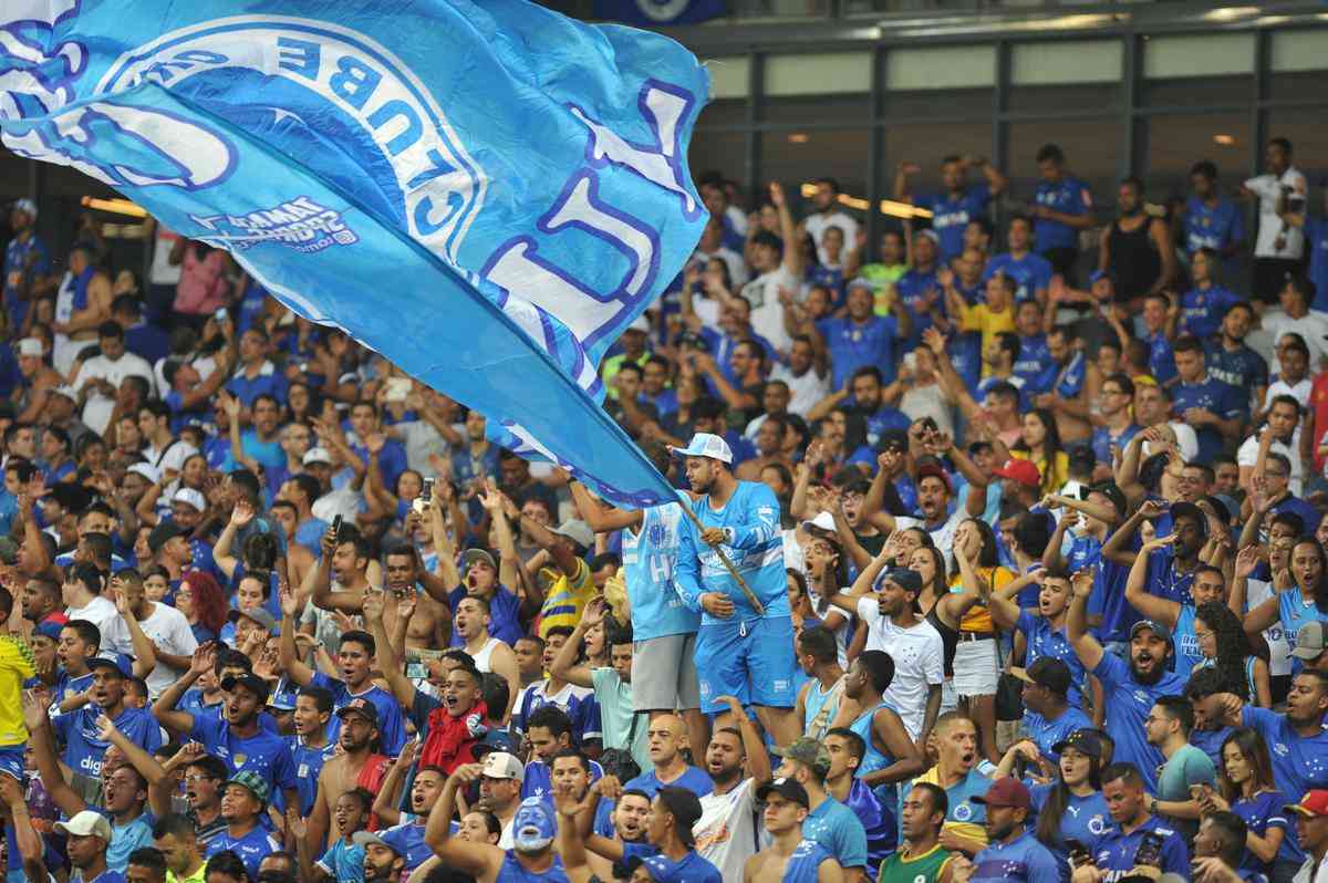 Imagens da torcida do Cruzeiro no jogo diante do Bahia, no Mineiro