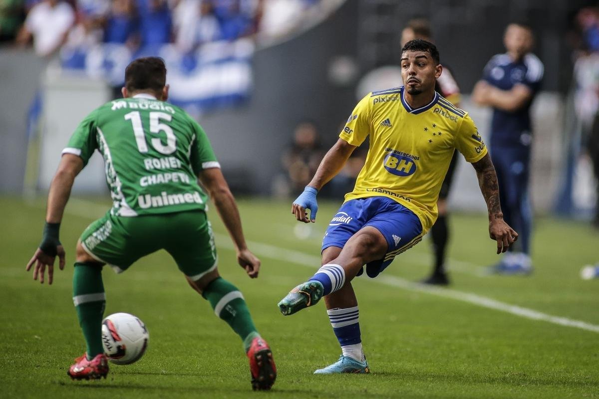 Fotos da partida entre Cruzeiro e Chapecoense, pela 24 rodada da Srie B do Campeonato Brasileiro. O jogo foi realizado neste sbado (13), no estdio Man Garrincha, em Braslia.