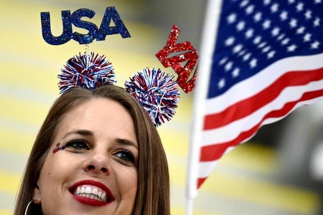 Os torcedores no duelo entre Holanda e Estados Unidos, pelas oitavas de final da Copa do Mundo.