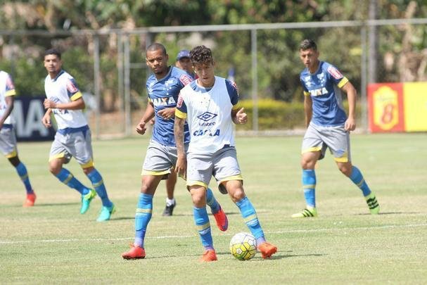 Bruno Nazário (meio-campo) - Emprestado pelo Hoffenheim-ALE, fez apenas cinco partidas vestindo a camisa do Cruzeiro. Em 2017, acertou com o Guarani de Campinas, pelo qual conseguiu boa regularidade em campo: 47 jogos e sete gols.