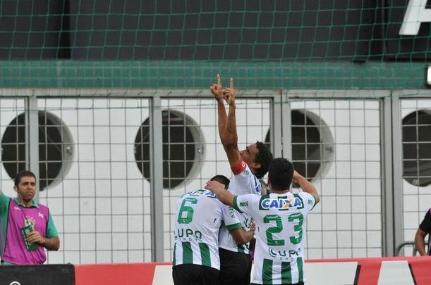 Zagueiro americano Rafael Lima marcou o gol do ttulo sobre o CRB e emocionou o Independncia