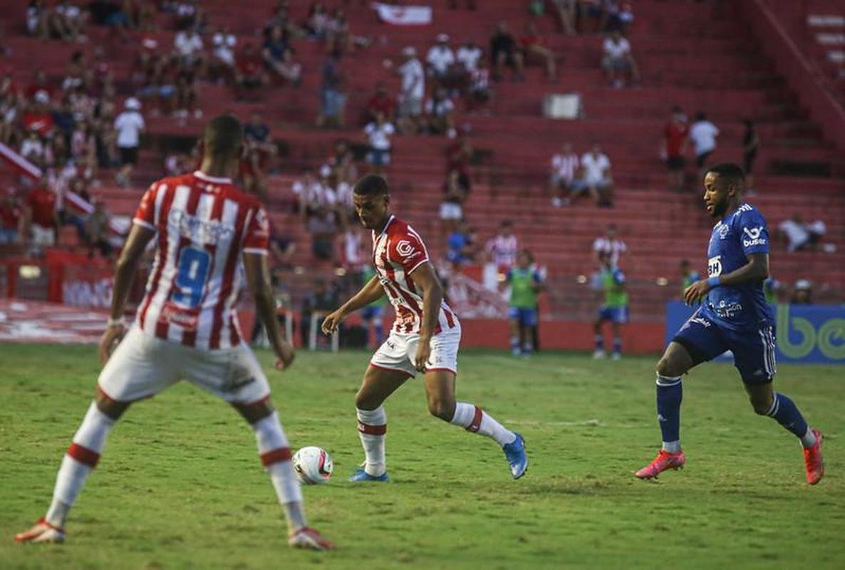 Fotos de Nutico x Cruzeiro no estdio dos Aflitos, em Recife, pela 7 rodada da Srie B