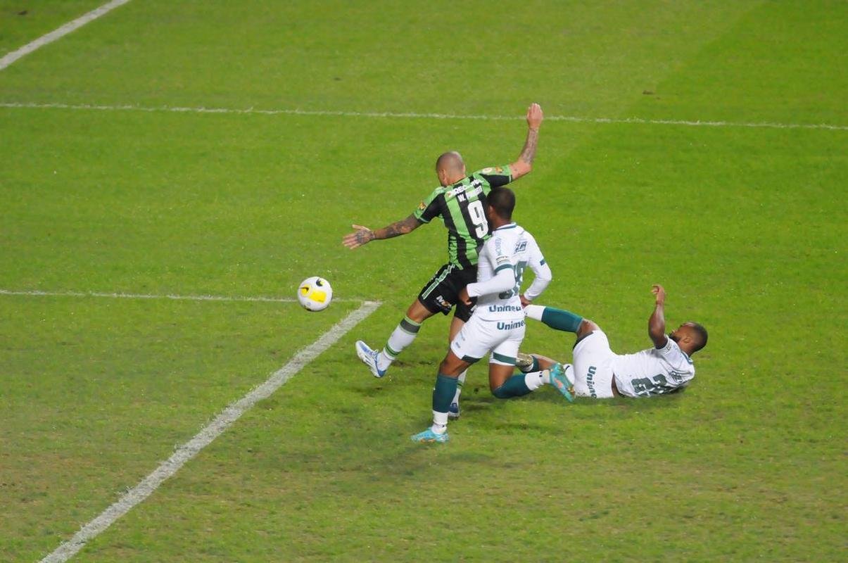 Amrica e Gois se enfrentaram no Independncia, pela 15 rodada da Srie A do Campeonato Brasileiro