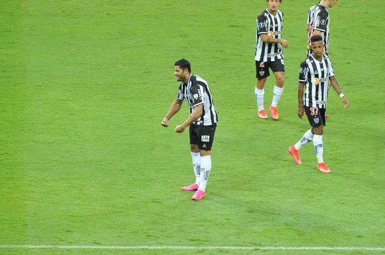 Fotos do gol de Hulk, do Atltico, sobre o La Guaira, no Mineiro, pela Libertadores