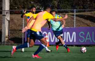 Fotos do treino do Cruzeiro na tarde desta quinta-feira (19/8), na Toca da Raposa II, em Belo Horizonte. Time fechou a preparao para enfrentar o Confiana, s 21h30 desta sexta-feira, no Mineiro