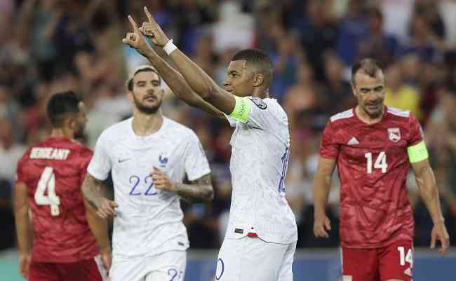 Mbapp marcou, de pnalti, o segundo gol da vitria francesa sobre Gibraltar