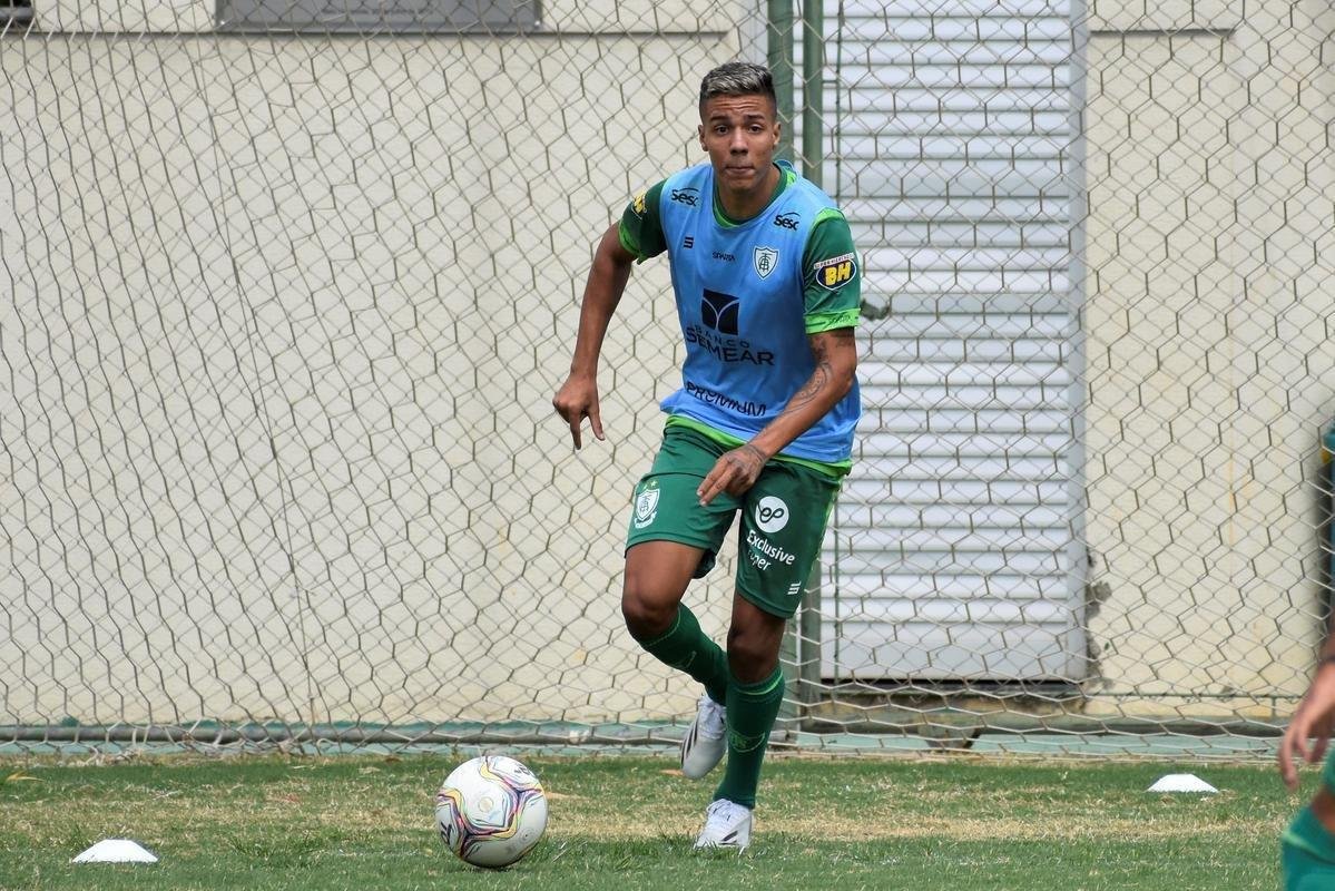 O Amrica segue com treinos preparatrios para a disputa do Campeonato Mineiro 2021. Comandados pelo auxiliar tcnico Mrcio Hahn, jogadores da base americana - e tambm os que tiveram menos oportunidades na temporada 2020 - realizam atividades voltadas ao Estadual.