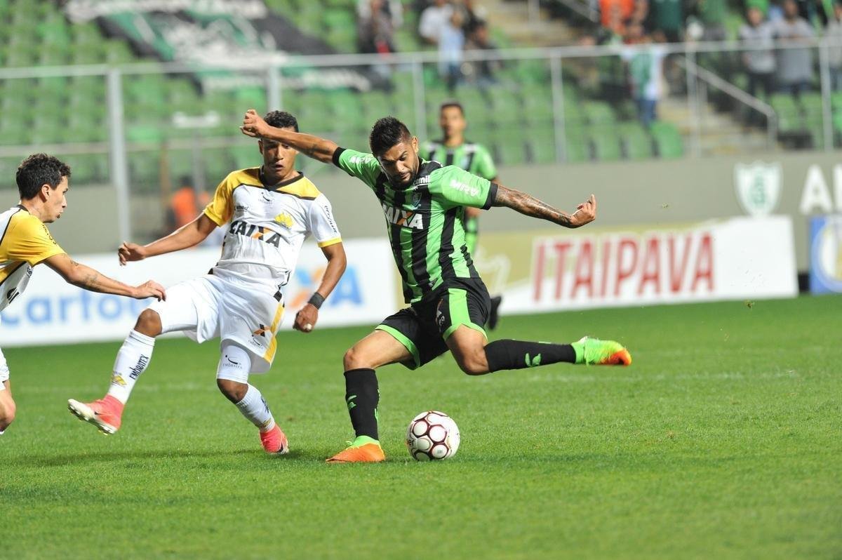 Imagens da partida entre Amrica e Cricima, no Independncia, pela Srie B do Brasileiro