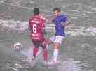 Cruzeiro x Vila Nova: jogo em BH foi paralisado por forte chuva; veja fotos