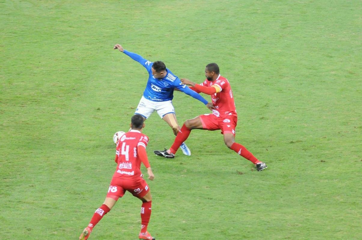 Fotos do jogo entre Cruzeiro e Vila Nova, no Mineiro, pela 15 rodada da Srie B