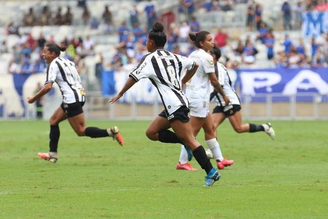 Cruzeiro e Atltico disputaram o ttulo na manh deste domingo no Mineiro 