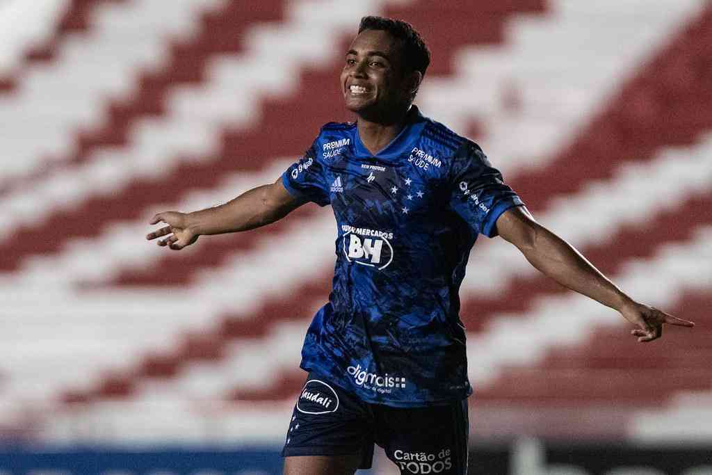 Airton tem sido o atacante de melhor desempenho no Cruzeiro nos ltimos jogos. Nas ltimas quatro partidas, marcou trs gols.