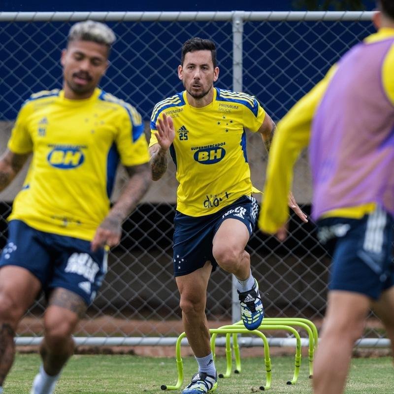 Jogadores do Cruzeiro realizaram primeiro treino sob comando de Mozart nesta sexta-feira (11/06)