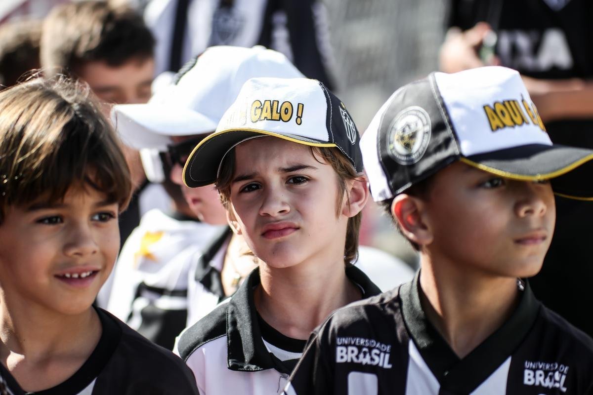 Torcedores do Atltico na partida contra o Patrocinense, no Estdio Pedro Alves do Nascimento, em Patrocnio, pelo Campeonato Mineiro