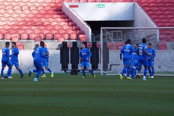 De olho no Grêmio, Cruzeiro treinou pela última vez no Beira-Rio, nesta terça-feira