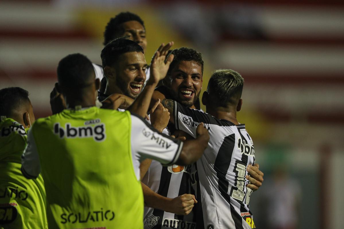 Tombense e Atlético se enfrentaram nesta quinta-feira (4), em partida válida pela 2ª rodada do Campeonato Mineiro. O confronto foi realizado no Estádio Antônio Guimarães de Almeida, em Tombos. No primeiro tempo, uma queda de energia paralisou a partida por cerca de 20 minutos.