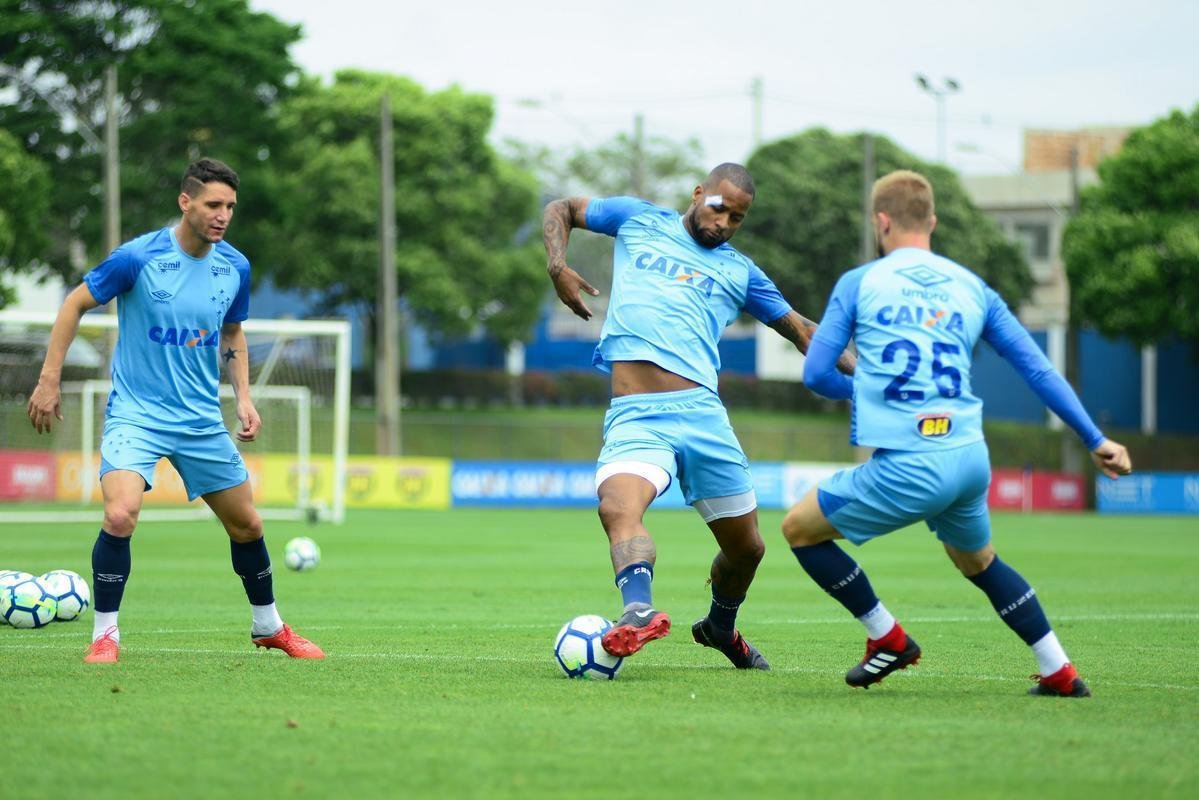 Imagens do treino do Cruzeiro nesta sexta-feira (12/10), antes do jogo contra o Vasco, pelo Brasileiro
