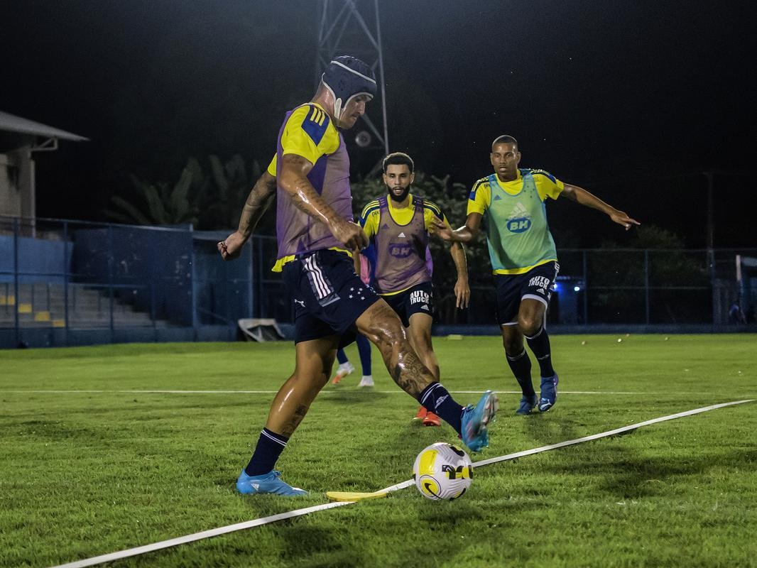 Treino do Cruzeiro no Estdio Lindolfo Monteiro, em Teresina, antes da partida contra o Tuntum, no interior do Par, pela segunda fase da Copa do Brasil
