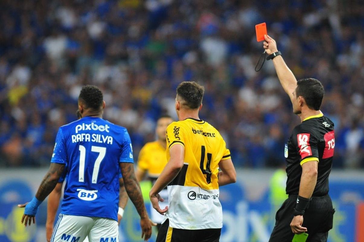 Fotos do jogo entre Cruzeiro e Cricima, neste domingo (4), no Mineiro, pela 28 rodada da Srie B