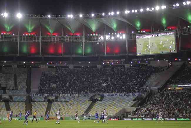 Pictures of the first stream of the best 16 stage of the Copa do Brasil, between Fluminense and Cruzeiro, in the Maracan.