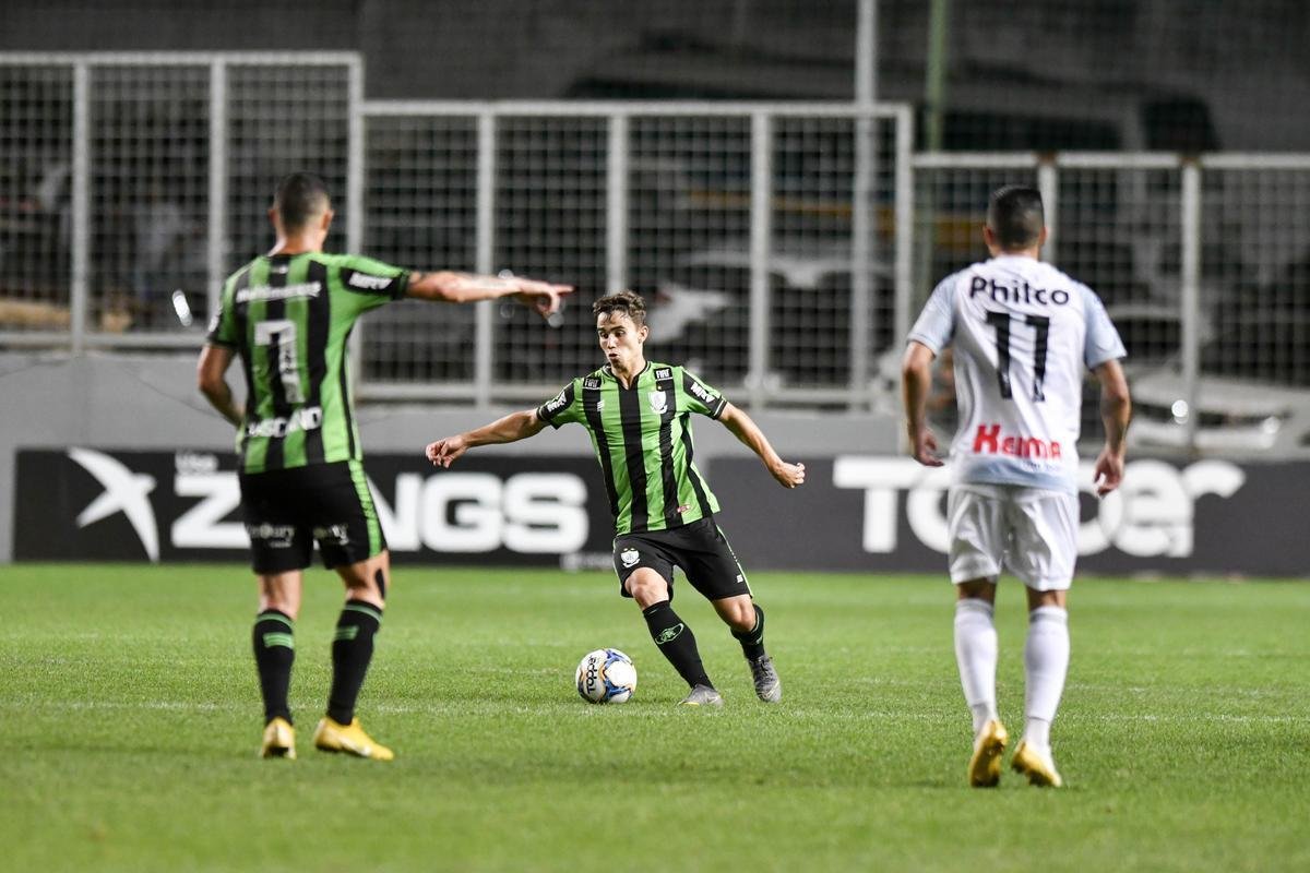 Fotos do jogo entre Amrica e Operrio